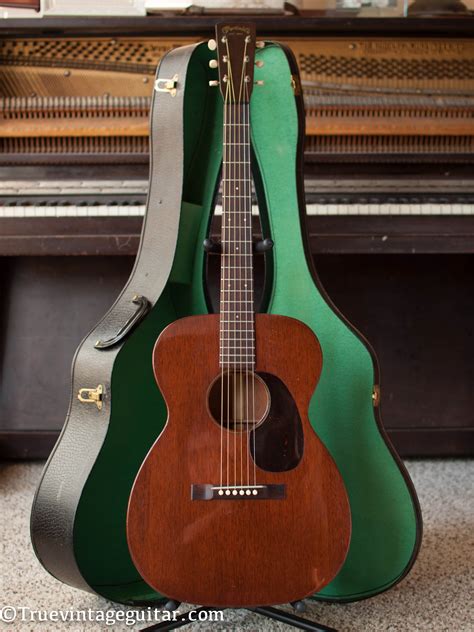 This would make a beautiful Christmas present 200. . Used acoustic guitars for sale by owner